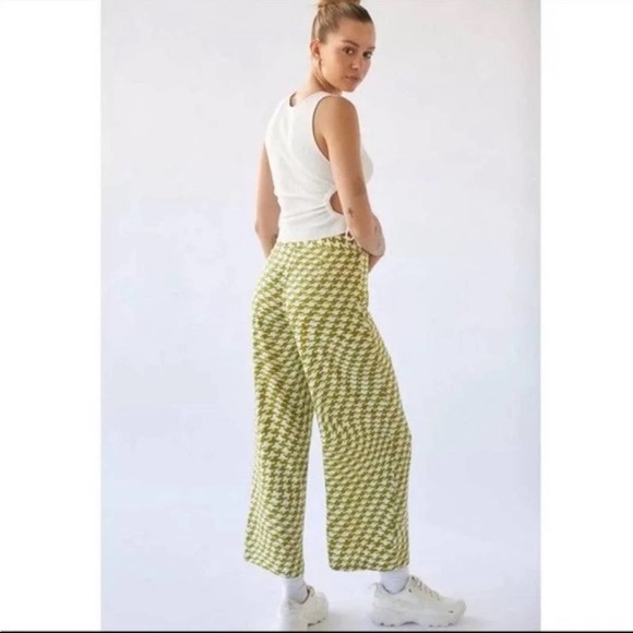 NWT Urban Outfitters Green & White Satin Olympia Print Crop Pants - Picture 12 of 15